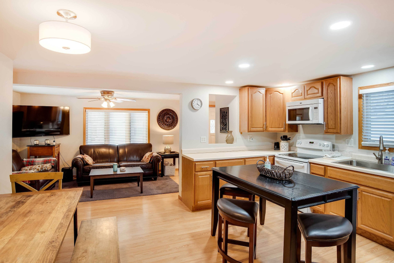 Others 5, Charming Iowa Abode Near Knoxville Raceway!, Marion