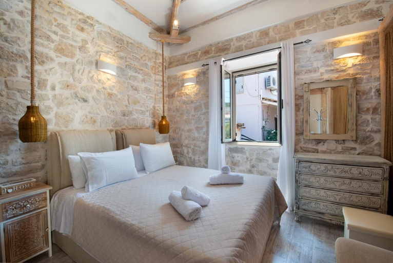 Room 3, Arokaria IV - City Centre Penthouse, Ionian Islands