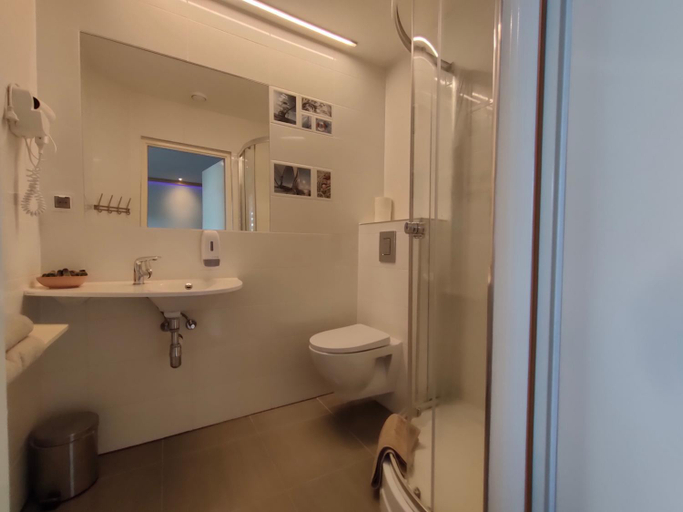 Bathroom 2, Kasztanowe Wrota, Mrągowo