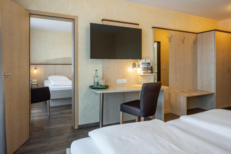 Bedroom 3, Hotel Wolfringmuhle, Schwandorf