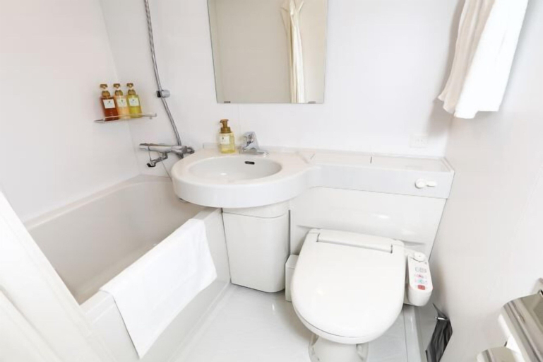 Bathroom 12
