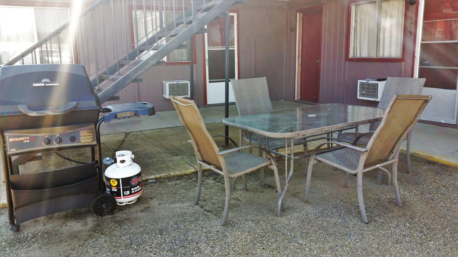 Others 5, Viking Lamplighter Motel, Division No. 10