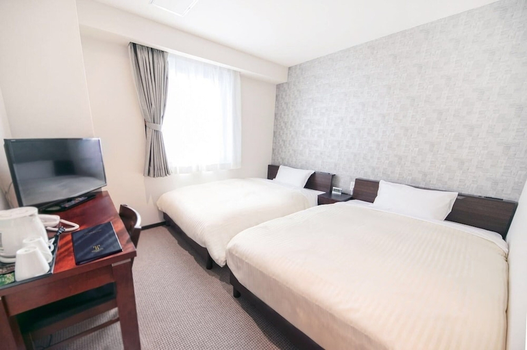 Bedroom 5, Toho Hotel, Osaka