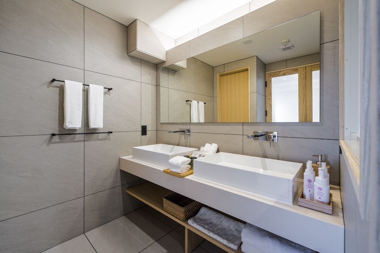 Bathroom 4, Chaharu, Matsuyama