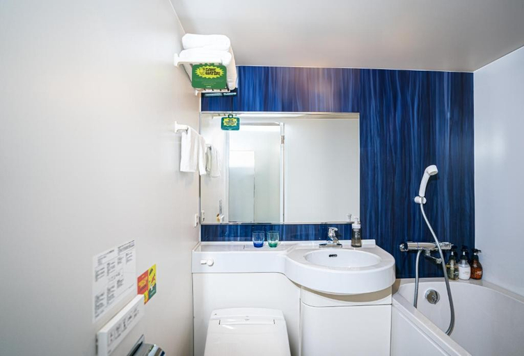 Bathroom 2, Far East Village Hotel Osaka, Honmachi, Osaka