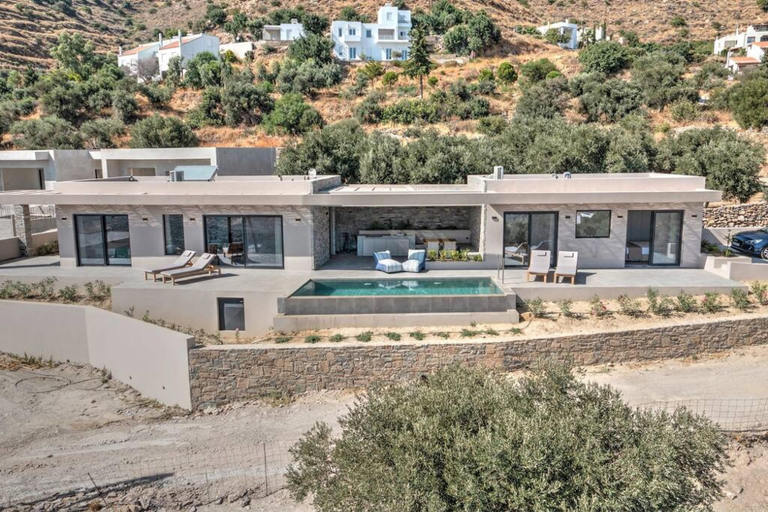 Room 4, Villa Oniriko in Mariou, Crete