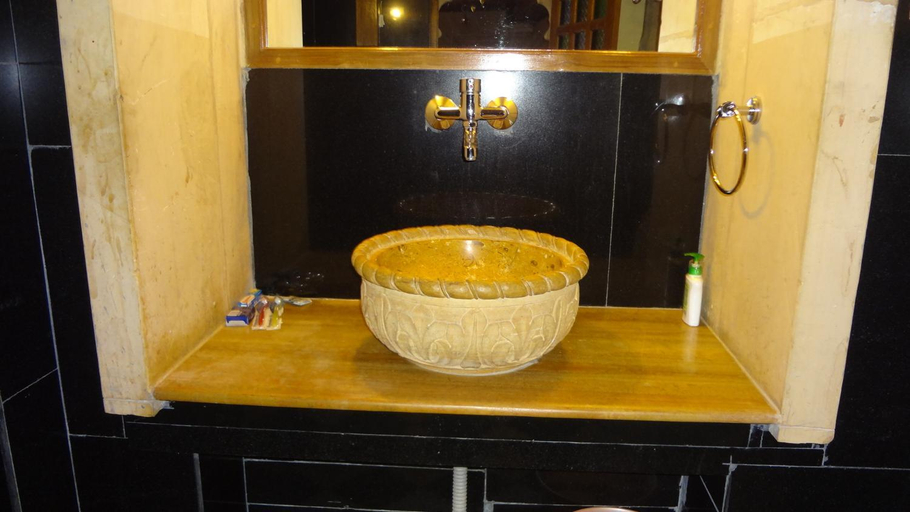 Bathroom 5, Hotel Victoria, Jaisalmer