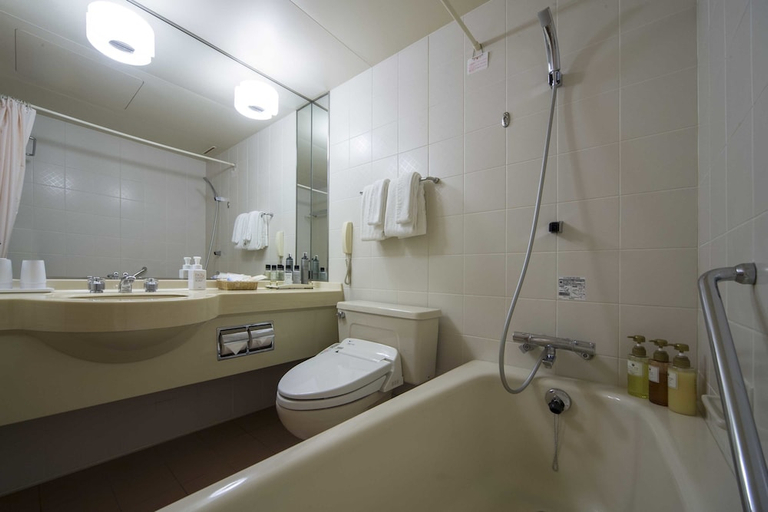 Bathroom 3, Yokkaichi Miyako Hotel, Yokkaichi
