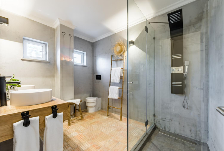 Bathroom 3, Conversas de Alpendre, Vila Real de Santo António