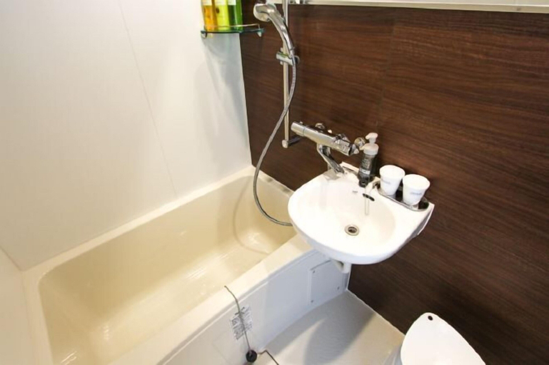Bathroom 15