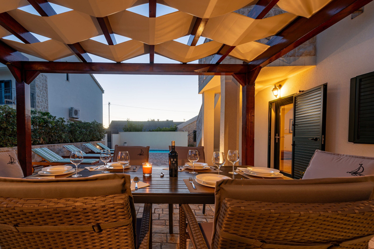 Food & Drinks 5, Villa Ivo, Posedarje
