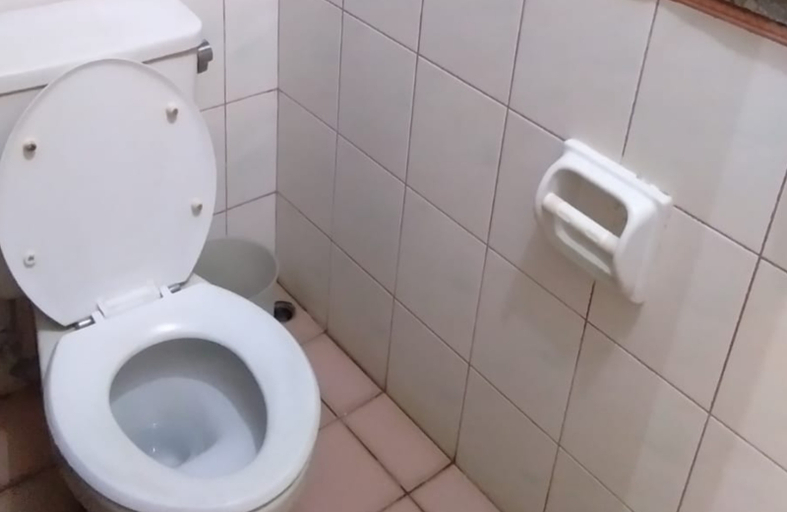 Bathroom 5, Kondominium Lippo Carita - By Rafan, Serang