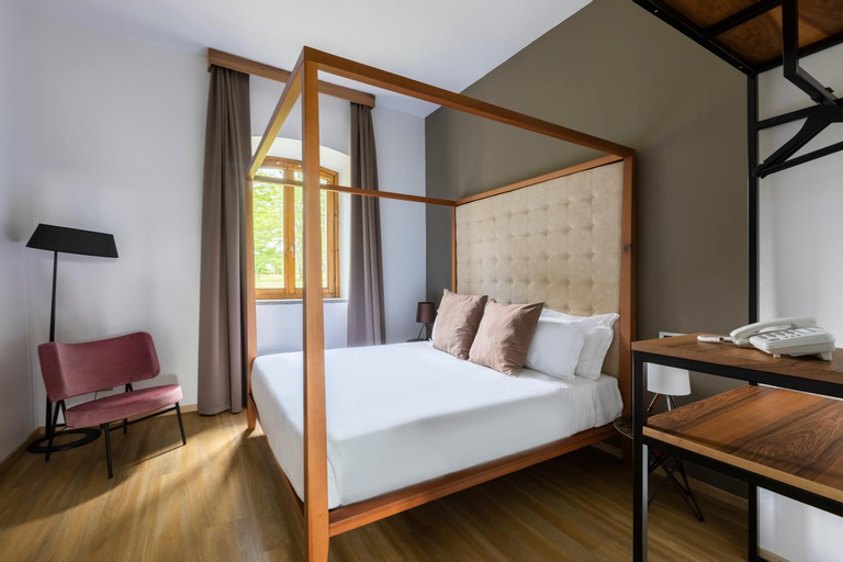 Bedroom 12