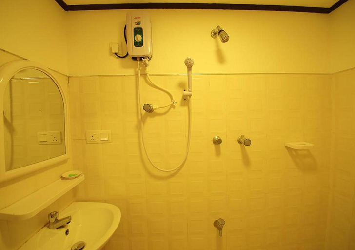 Bathroom 3, Yuthika Resort, Negombo