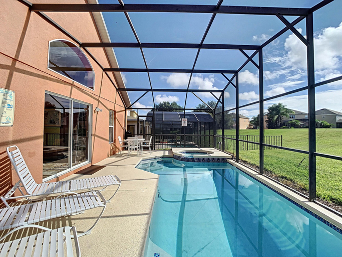 Room 5, Emerald Island Resort 4 bed 3 Bath With Pool spa, Osceola