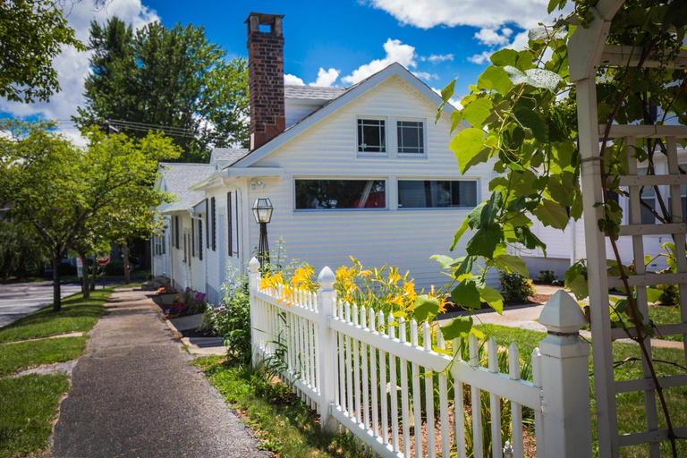 Others 5, Homestead Inn, Litchfield