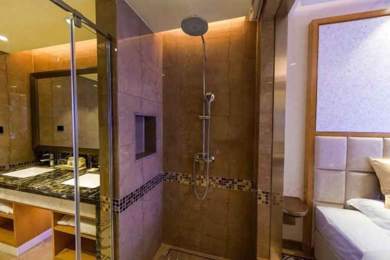 Bathroom 4, March Flower International Hotel, Hechi