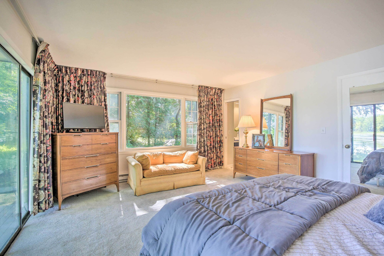 Bedroom 2, Water-View Home in the Berkshires, Berkshire