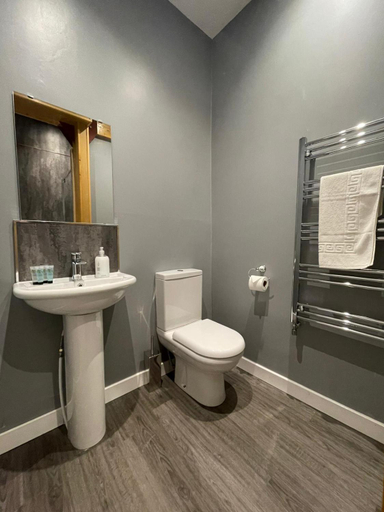Bathroom 5, The Skye Bridge Hotel, Highland