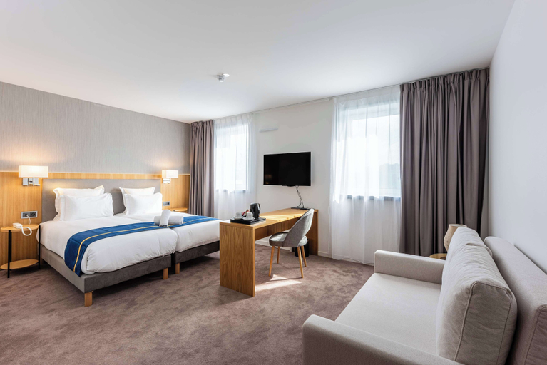 Bedroom 4, Brit Hotel Privilège Paris - Rosny, Seine-Saint-Denis