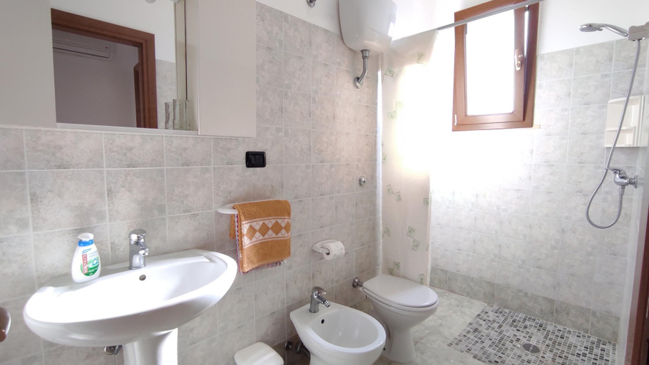 Room 2, Casa Vacanze Orlando - Con Veranda Vista Mare A 200 M Dal Mare, Lecce