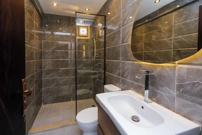 Bathroom 5, Crowne pyramids palace, Al-Ahram