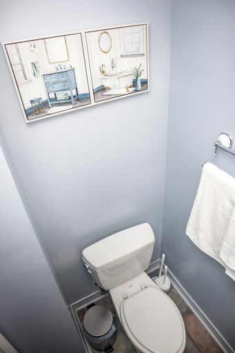 Bathroom 4, Downtown Cozy 2 BR Apt - 4min drive MardiGras Park, Mobile