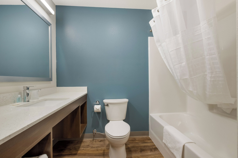Bathroom 4, Woodspring Suites Indio - Coachella Valley, Riverside
