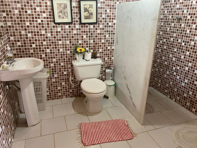 Bathroom, Recanto das Orquideas, Quatis