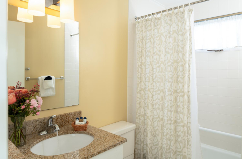 Bathroom 3, Dockside Guest Quarters, York