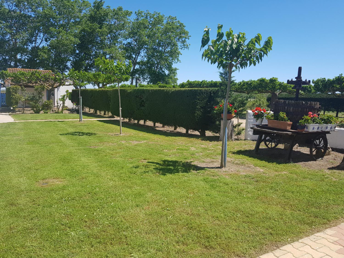 Others 5, Le Mas de Mon Pere, Bouches-du-Rhône