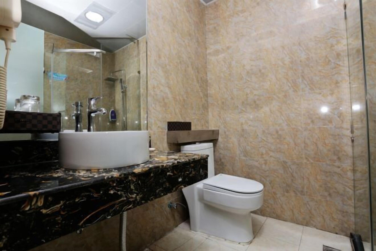 Bathroom 2, Li Du Hotel, Chuzhou