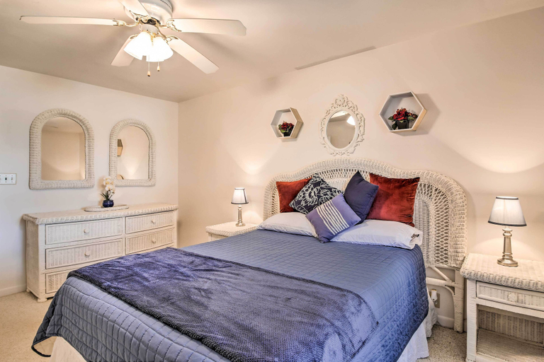 Bedroom 2, Riverfront Family Home Yard, Orchard, Dock!, Cameron