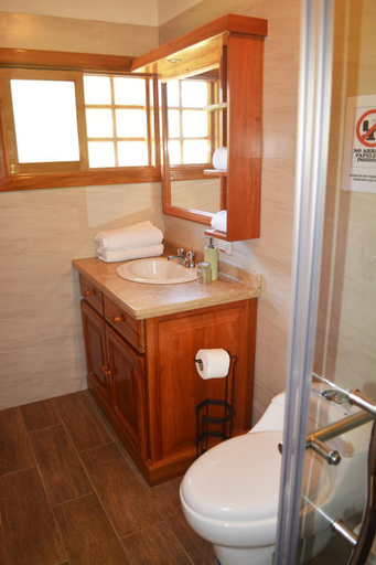 Bathroom 4, Quinta La Constanza, Quito