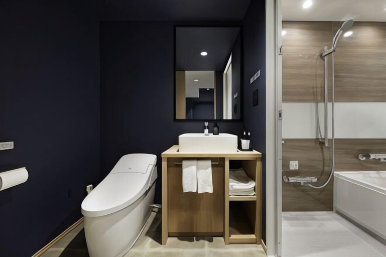 Bathroom 28