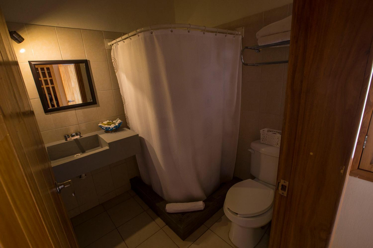 Bathroom 3, Hotel Casa Caelum, Comitán de Domínguez