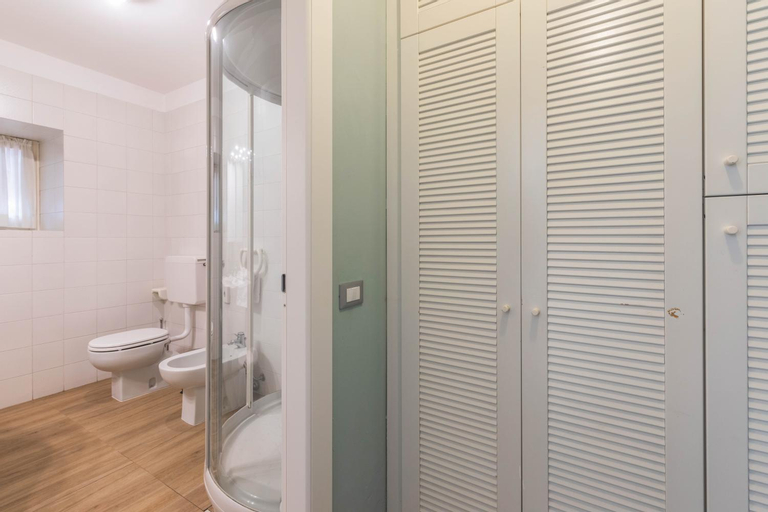 Bathroom 4