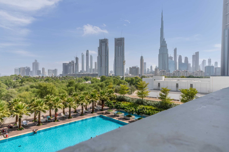 Room 3, Silkhaus Chic Burj Khalifa View Pool Gym In Difc, Dubai