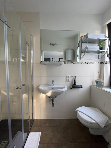 Bathroom 5, Hotel Hegemann garni, Paderborn