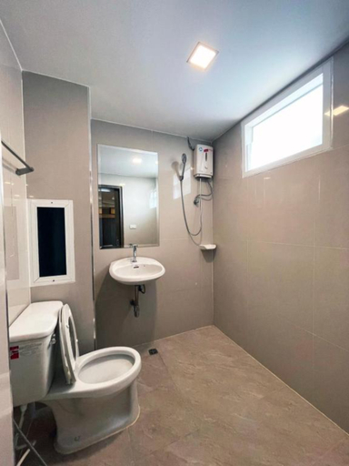 Bathroom 5, Grand Tara Garden Thai Hotel, Min Buri