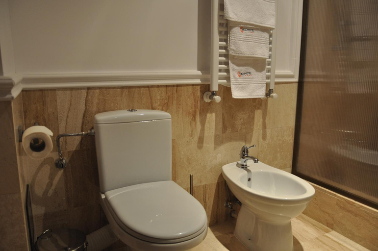 Bathroom 4, Vigo Grand Hotel, Ploiesti