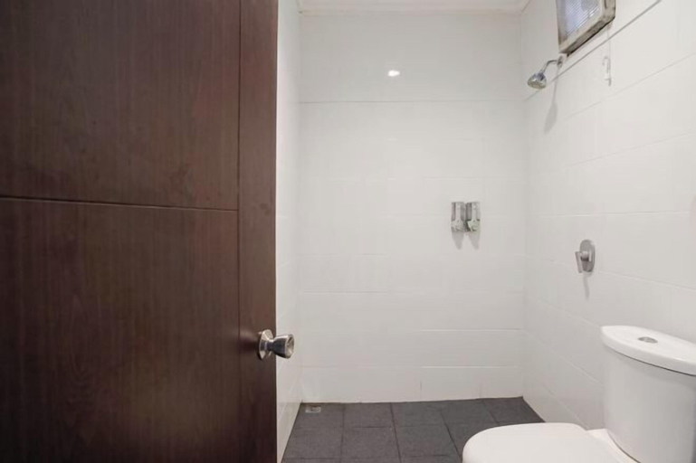 Bathroom 12