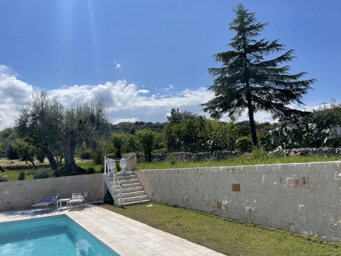Room 2, Trulli Di Pone in Cozzana, Bari