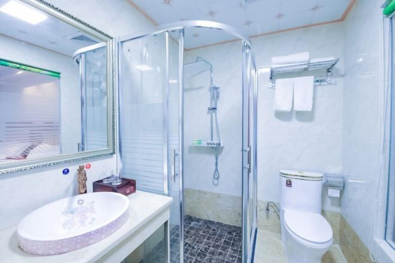 Bathroom 4, Hao Ye Hotel, Yangjiang