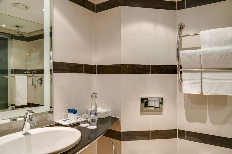 Bathroom 5, Garden Court Victoria Junction, City of Cape Town