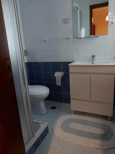Bathroom 3, Encosta da Serra, Seia