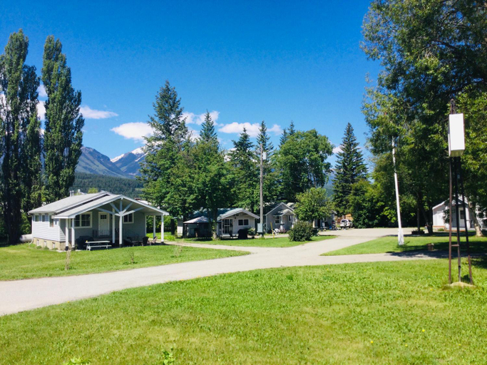 Others 3, Brookside Motel, Columbia-Shuswap