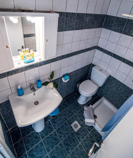 Bathroom 3, Faros Apartments, Epirus