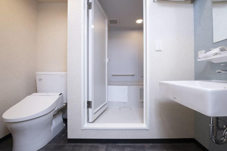 Bathroom 19