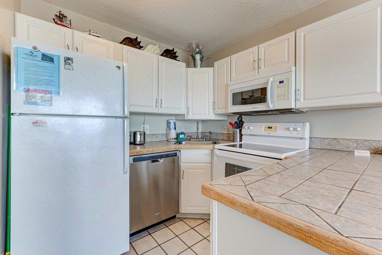 Private kitchen 4, 0801 Seaside Sunrise by Atlantic Towers, New Hanover